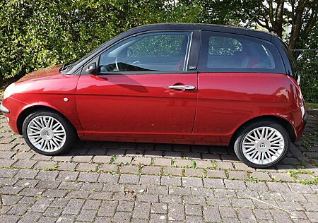 Lancia Ypsilon Y 1.2 16v MOMODesign