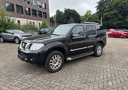 Nissan Pathfinder 3.0 dCi LE