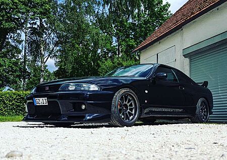 Nissan Skyline R33 GTR