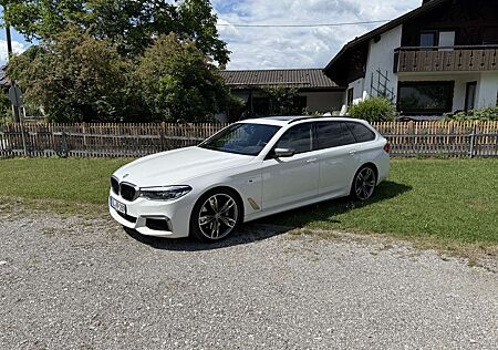 BMW M550d M550 xDrive Touring Aut. Pano, HUD, Masage