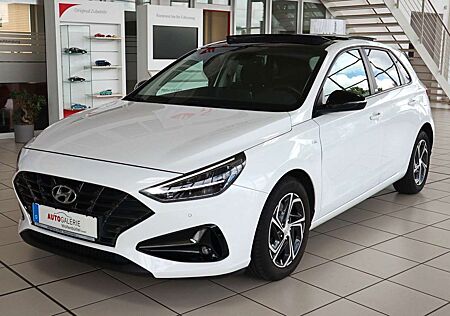 Hyundai i30 Intro Edition Mild-Hybrid Pano LED Kamera