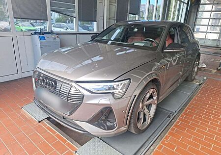 Audi e-tron S BLACK ACC/HuD/PANO/S-SITZE/360°/AHK/B&O