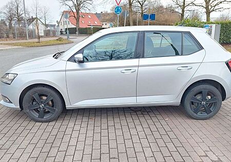 Skoda Fabia 1.0l erst 32tkm SHZ-PDC-BT-ALU