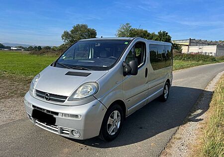 Opel Vivaro Tour ** 8 Sitzer ** TüV NEU **