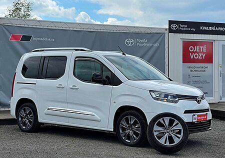 Toyota Pro Ace Proace City Proace City Anpassung des Rollstuhltransports