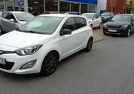 Hyundai i20 1,2 "Klima,SHZG,E-Fenster, PDC hinten"