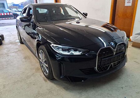 BMW i4 35 eDrive Harman Kardon AHK LED R.Cam SHZ PDC
