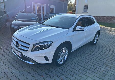 Mercedes-Benz GLA 220 CDI / d 4Matic / Bi-Xenon / Navi / Autom.