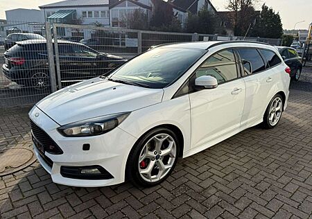 Ford Focus Turnier ST Navi Xenon Leder