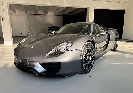 Porsche 918 Spyder METEORGRAU LIFT
