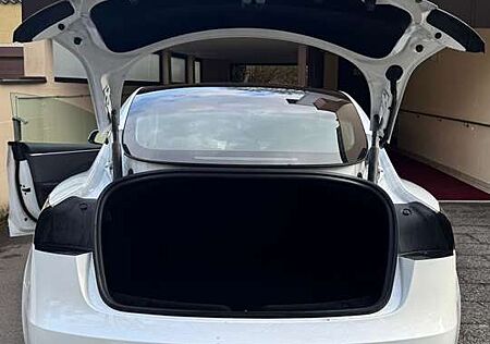 Tesla Model 3 RWD Hinterradantrieb