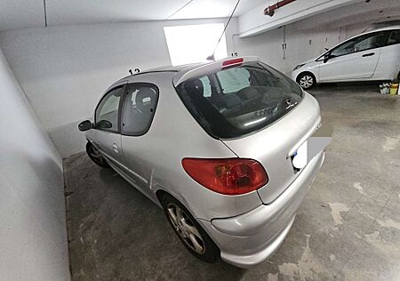 Peugeot 206 110 Quiksilver