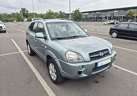 Hyundai Tucson 2.0 4WD GLS + Klima + Anhängerkupplung