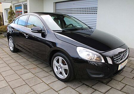 Volvo S60 T4 Momentum Navigation Tempomat Klimaautomatik PDC