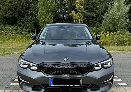 BMW 320i 320 Xdrive Luxury Line 8 fach bereift LMT EDT