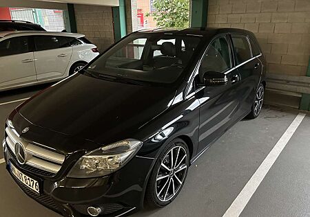 Mercedes-Benz B 180