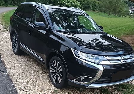 Mitsubishi Outlander TOP / 2.0 2WD Diamant Edition / 2.HAND / SH /