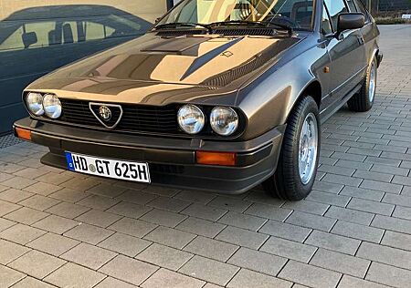 Alfa Romeo GTV 6/2.5