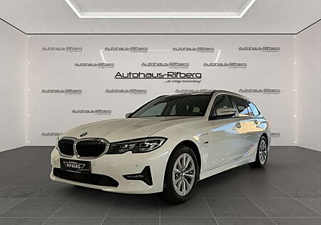 BMW 330 e TOURING ADVANTAGE/AUT/AHK/KAMERA/L Cockpit