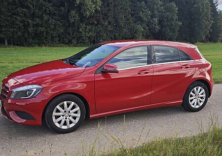 Mercedes-Benz A 180 (BlueEFFICIENCY) Style