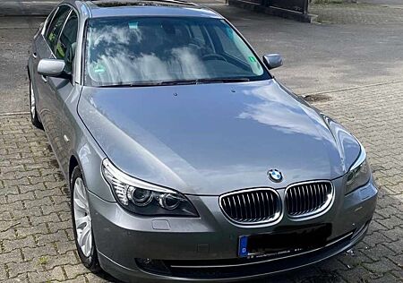 BMW 523i 523