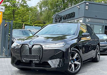 BMW iX 50 xDrive Sport Clear & Bold Sky Lounge ///