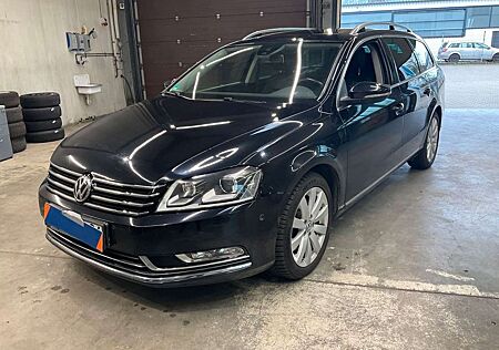 VW Passat Variant Volkswagen Highline ACC/XENON/2HAND/PANO