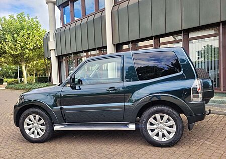 Mitsubishi Pajero 3.2 DI-D Intense 1 Hd-AHK 3.0 To-3-Tür.-200 PS