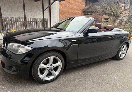 BMW 120d 120 Leder Sportpacket Xenon 8fach bereift Alu MP3