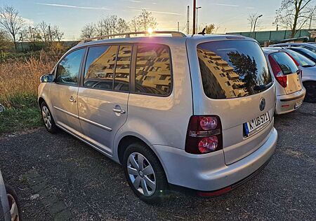 VW Touran Volkswagen 2.0 TDI DPF DSG Trendline