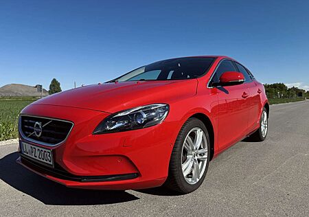 Volvo V40 Momentum // zahnriemen neu // scheckheft gepfl. /