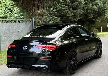 Mercedes-Benz CLA 35 AMG 4Matic Shooting B Speedshift 7G-DCT