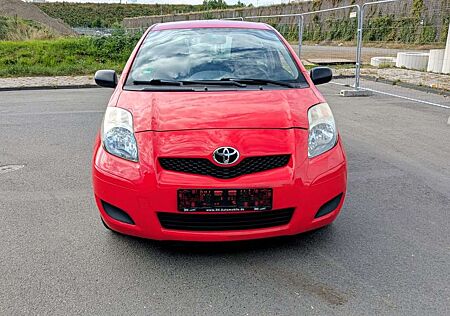 Toyota Yaris 1.0 VVT-i 8 Fach Bereifung