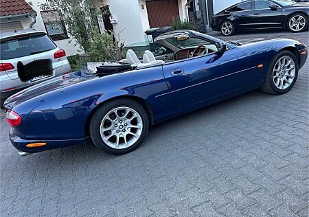 Jaguar XK8 4.0 V8 Automatik 294PS
