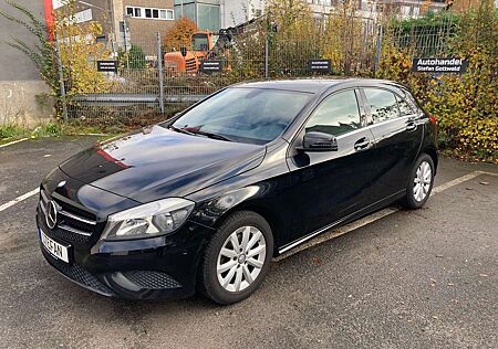 Mercedes-Benz A 180 Navi, Bluetooth, PDC, Sitzheizung, 8-fach bereift