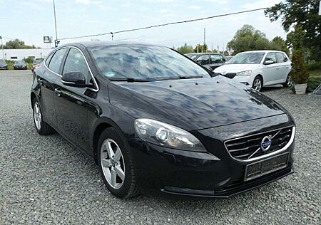 Volvo V40 Momentum*AHZV*Navi*SHZG*Scheckheftgepflegt*