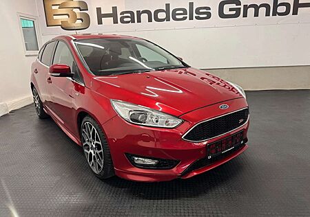 Ford Focus Lim. ST LINE*BI-XENON*KAM*NAVI*SHZ*TOTWINK