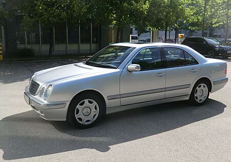 Mercedes-Benz E 320 Elegance