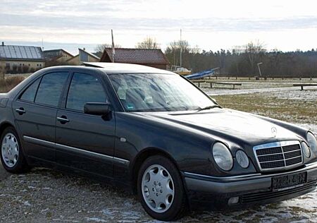 Mercedes-Benz E 230 Elegance