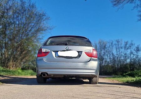 BMW 320i 320 Touring Aut.