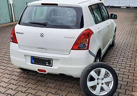 Suzuki Swift 1.3 Club dance