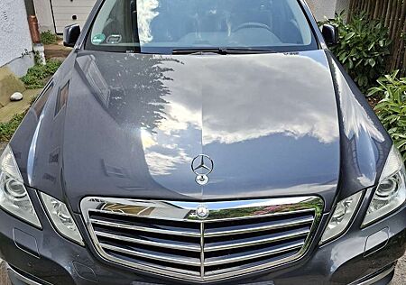 Mercedes-Benz E 200 T BlueEFFICIENCY 7G-TRONIC Avantgarde