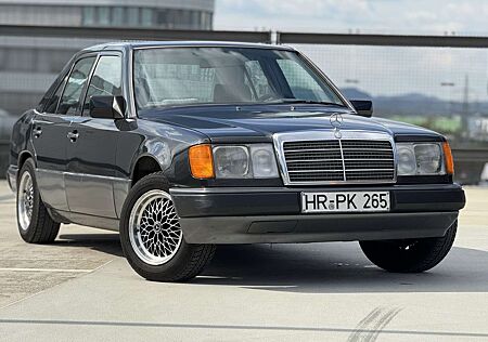 Mercedes-Benz E 230