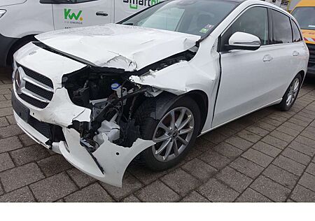 Mercedes-Benz B 220 d Edition 2021 AMG Line Pano Kamera PDC