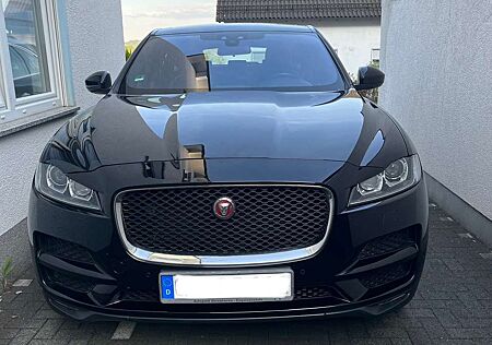 Jaguar F-Pace 20d AWD Prestige, Navi,Pano,Leder