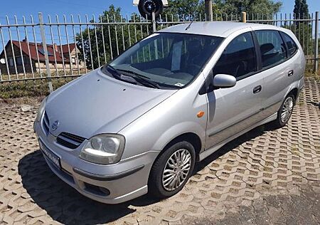 Nissan Almera Tino