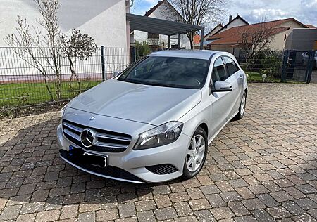 Mercedes-Benz A 180 (BlueEFFICIENCY) 7G-DCT
