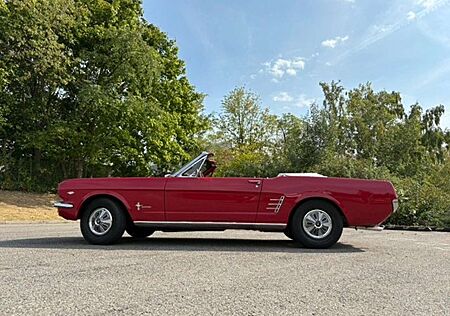 Ford Mustang Cabrio / Ponyausstattung