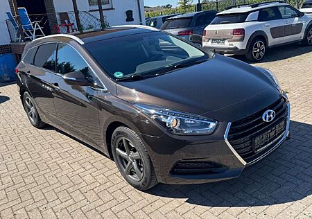 Hyundai i40 cw blue Classic Klima Scheckheft 2.Hand Gara
