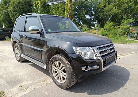 Mitsubishi Pajero 3.2 DI-D Top / 1.HAND
